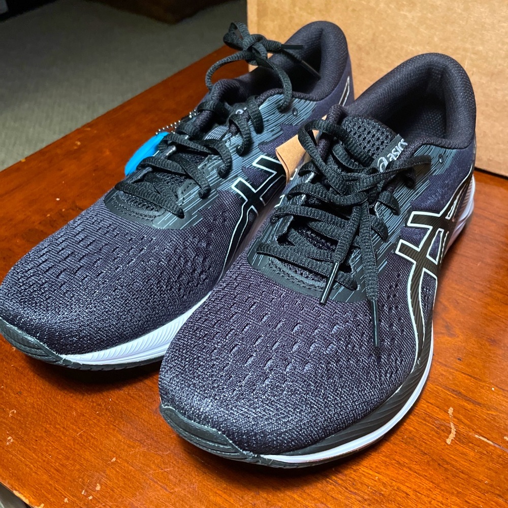 ASICS Gel-Excite 7 - Black new with tags size 9.5 1011A657 see pics